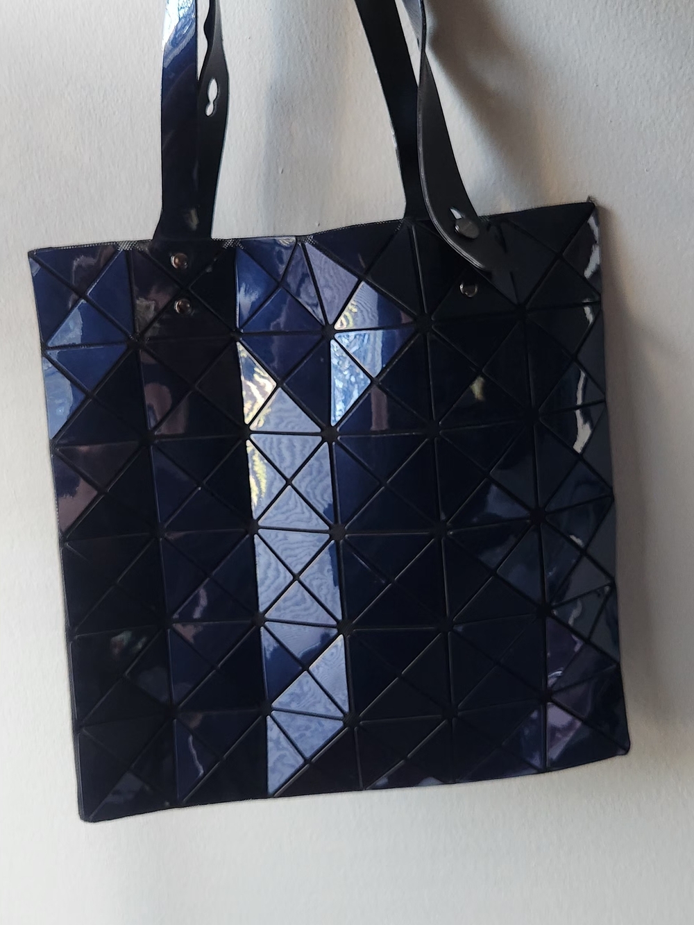 ISSEY MIYAKE Wonder Tote Bag Squid in Navy and Black - Picture 2 of 7